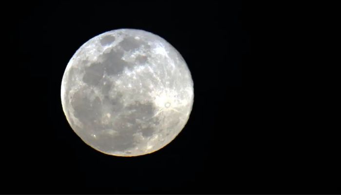  Superlua não aumenta de tamanho, mas se aproxima mais da Terra 